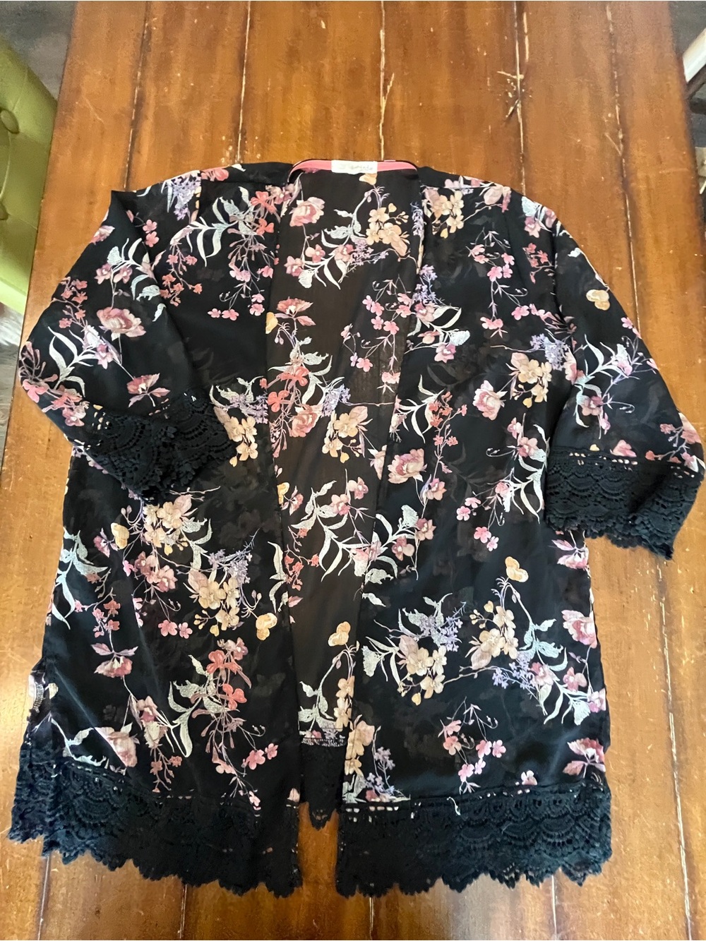 Rewind Black Floral Lace-Trim Kimono
